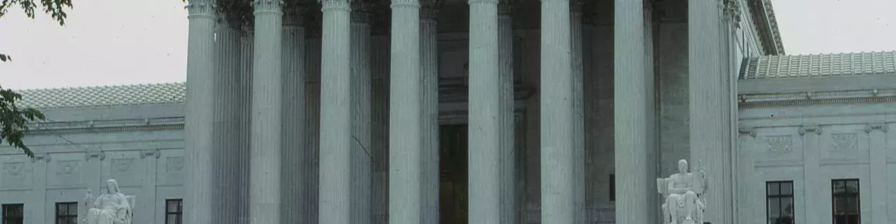 Photo of a courthouse