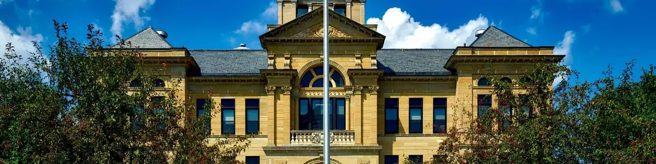 Photo of a courthouse