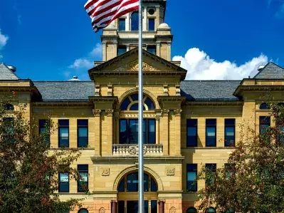 Photo of a courthouse